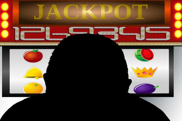 Ein Mann spielt an einem Online-Slot-Automaten mit einer "Jackpot"-Anzeige, umgeben von fruchtmotivischen Spielelementen.