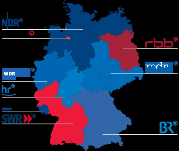 Karte von Deutschland mit in rot und blau hervorgehobenen Bundesländern, um die Ergebnisse der Wahl von 2016 zu zeigen, einschließlich der Namen der Kandidaten und des Wahltermins.