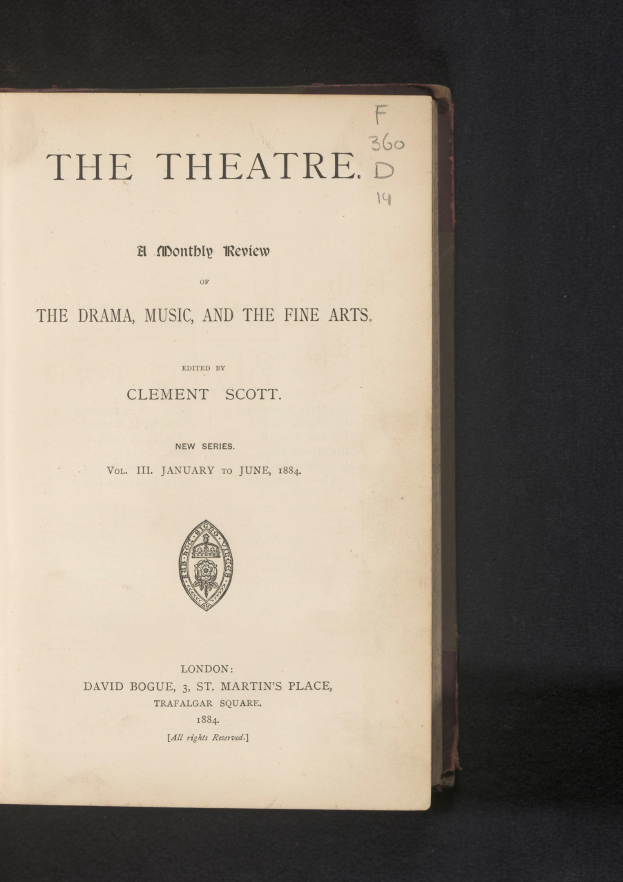 Offenes Buch mit dem Titel "The Theatre: A Monthly Review of the Drama, Music, and the Fine Arts" und sichtbarem Text sowie einem Logo auf der Seite.