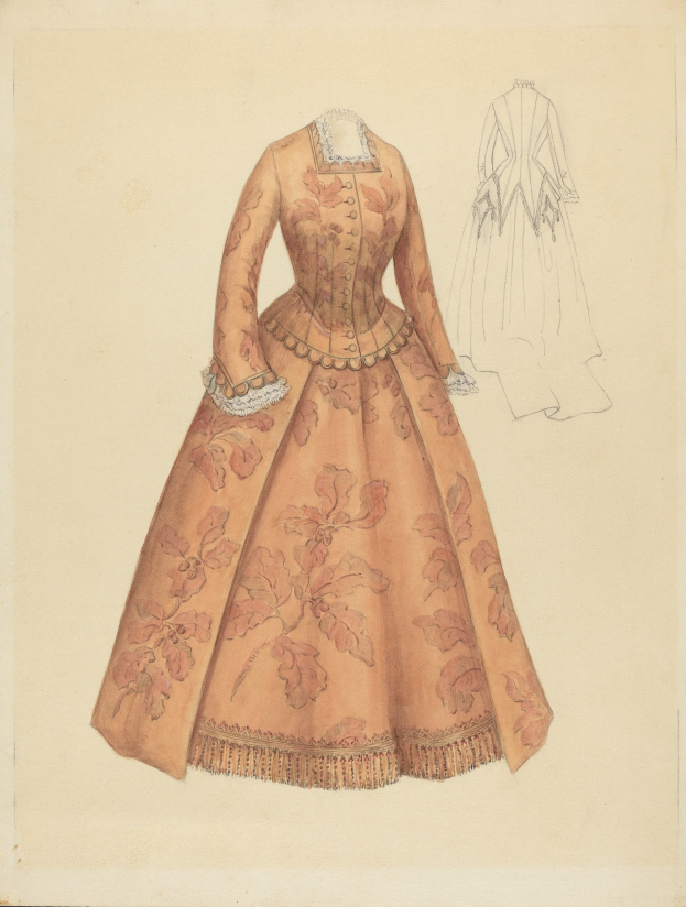 Ein detailliertes Kostümdesign aus dem 18. Jahrhundert, das eine bodenlange Robe mit hohem Kragen, floral gemustertem Oberteil in Rosa, Lila und Blau und einer Spitzenbesetzten Röcke zeigt.