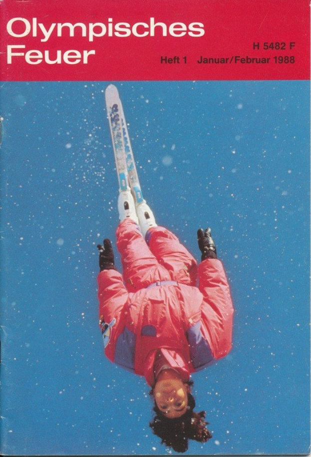 Titelbild einer Januar/Februar 1988 Olympic Games Zeitschrift, die einen Skifahrer in der Luft in einem roten und weißen Ski-Anzug zeigt, mit dem Text "Olympic Games Feuer - Heft 1" auf dem Cover.