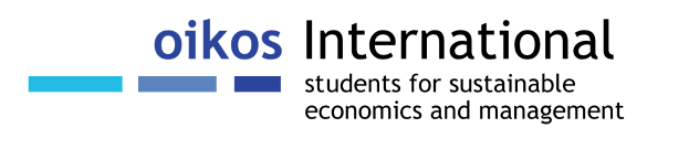 Das Logo von Oikos International Students for Sustainable Economics and Management, das schwarze Schrift auf einem weißen Hintergrund zeigt.