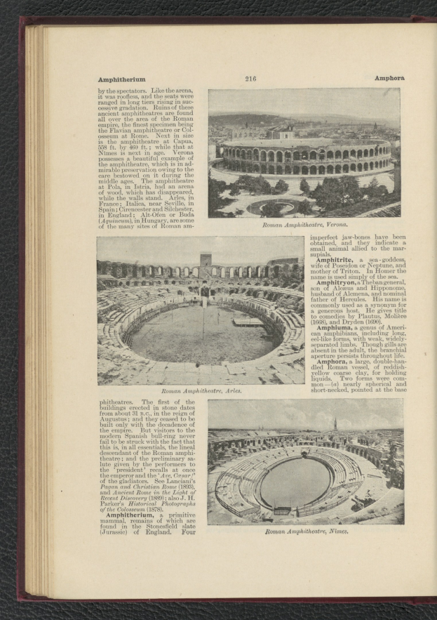 Offenes Buch mit Stadionbild und Text sowie anderen Bildern.