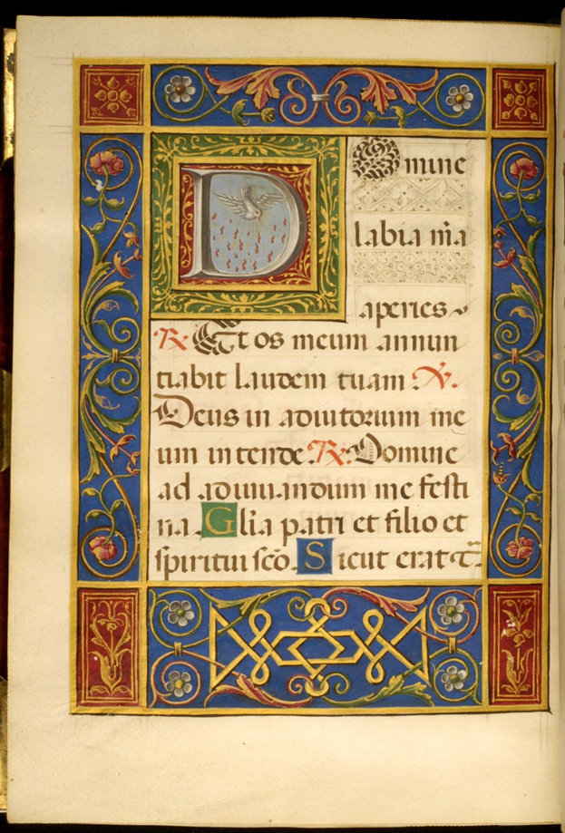Eine offene illuminierte Manuskriptseite mit einem großen geschmückten Buchstaben 'D', umgeben von detaillierten Entwürfen und Text in leuchtenden Farben.