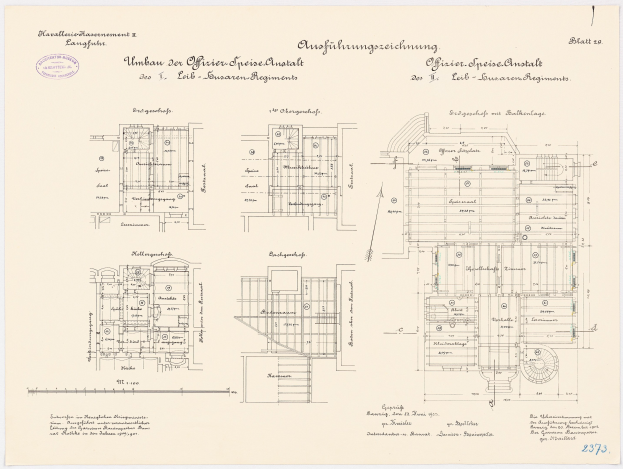 Schwarzes und weißes architektonisches Grundrissbild des ehemaligen Bundeskanzleramts, das detaillierte Layout und Anmerkungen zeigt.