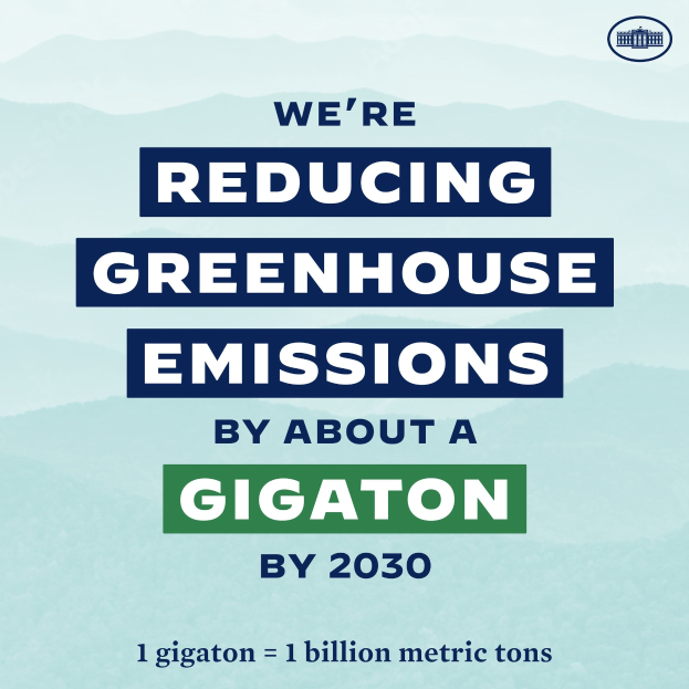 Plakat mit Text und Logo, auf dem steht: "Wir reduzieren die Treibhausgasemissionen um etwa eine Gigatonne bis 2030.", das für die Reduzierung der Treibhausgasemissionen bis 2030 wirbt.