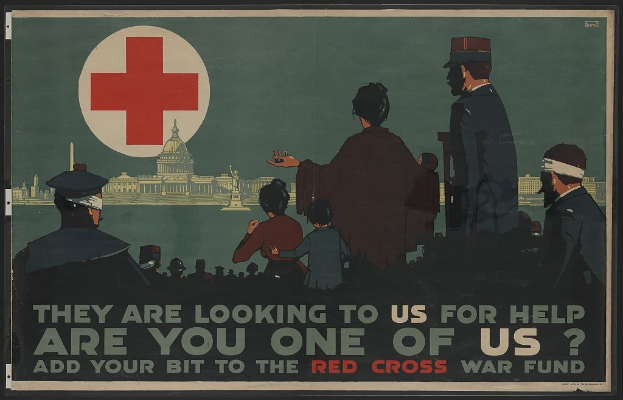 Plakat mit einer Gruppe von Menschen vor einem Geböude mit einem roten Kreuz, auf dem die Zuschauer zur Spende für den Roten Kreuz-Kriegsfonds aufgerufen werden.
