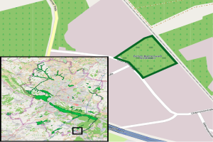 Eine Karte von Stuttgart, Deutschland, unterteilt in zwei Teile mit Text oben und unten und einer klar markierten geplanten Standort.