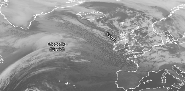 Satellitenansicht der Europäischen Union in Schwarz-Weiß, mit "Friederike David" in der Mitte des Bildes.